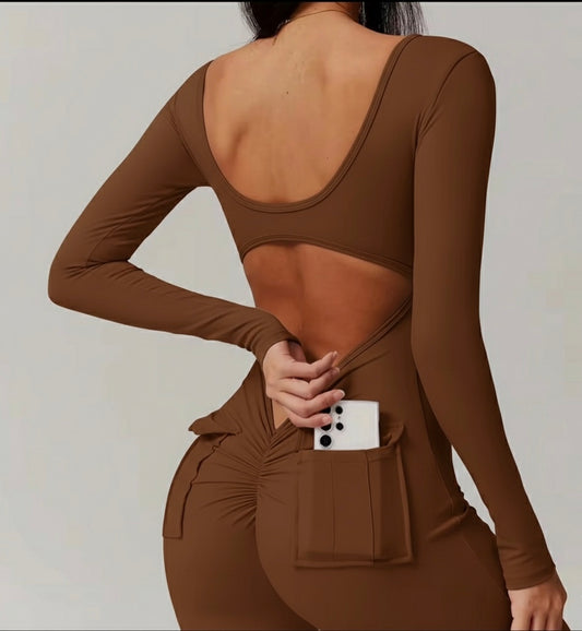 Enterizo marrón con bolsillos